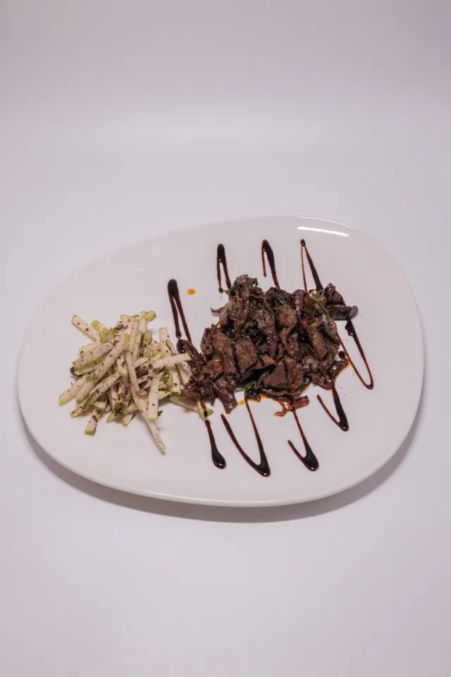 Foie en fines tranches aux pommes