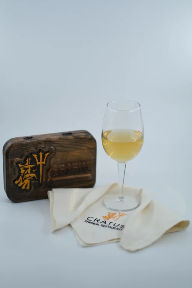 Vin blanc au verre